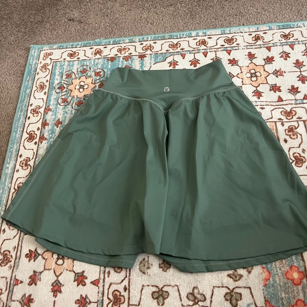 Buff bunny tennis skirt